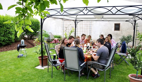 Garten mit Pavillon