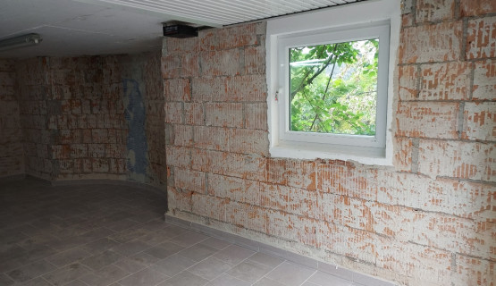 Nasse W&auml;nde Wasserschaden vorher