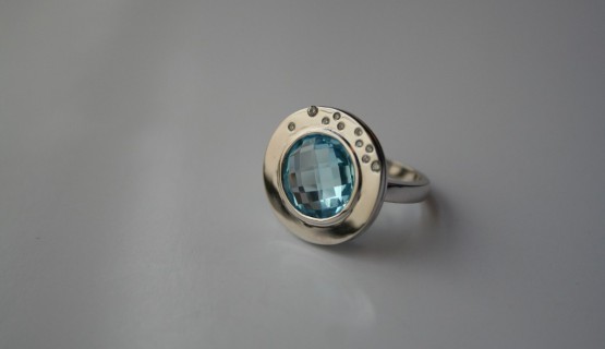 Edeltopasring mit Brillanten 750/-Wei&szlig;gold
