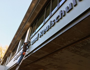 Fassadenbeschriftung